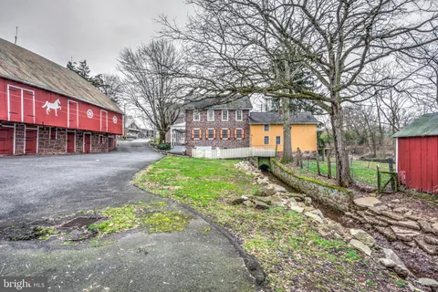 1145 Reading Road, Narvon, PA 17555