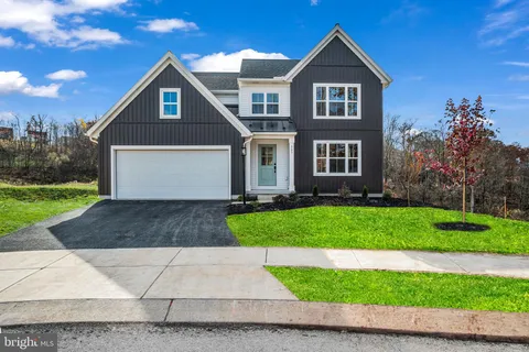 205 Red Maple Drive, Etters, PA 17319