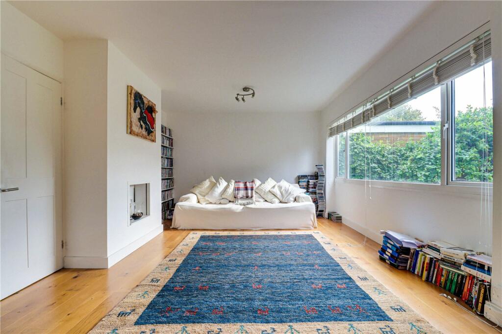 Additional image 2 of Dubrae Close, St. Albans, Hertfordshire, AL3