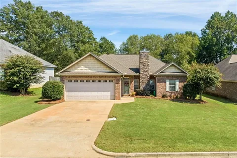 Primary image of 1311 Lizlin Street, Opelika, AL 36801