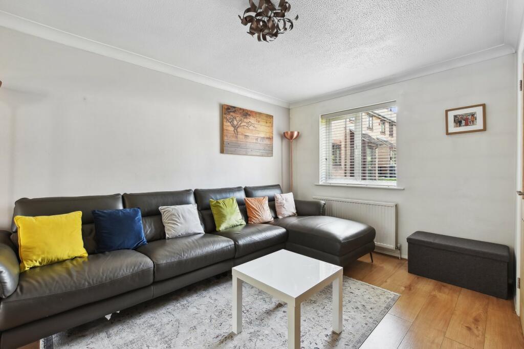 Additional image 10 of Bull Stag Green, Hatfield, AL9