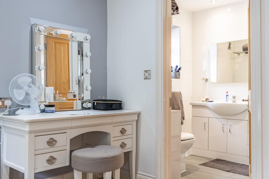 Additional image 15 of Mount Drive, Park Street, St. Albans, Hertfordshire, AL2