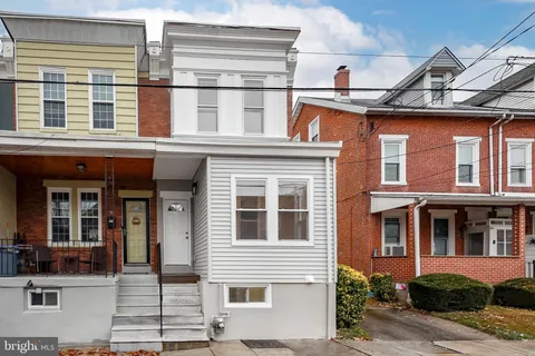 68 Edgemont Avenue, Clifton Heights, PA 19018