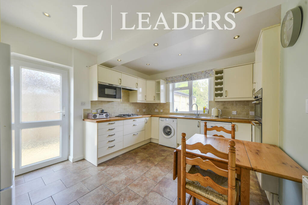 Additional image 4 of Chiswell Green Lane