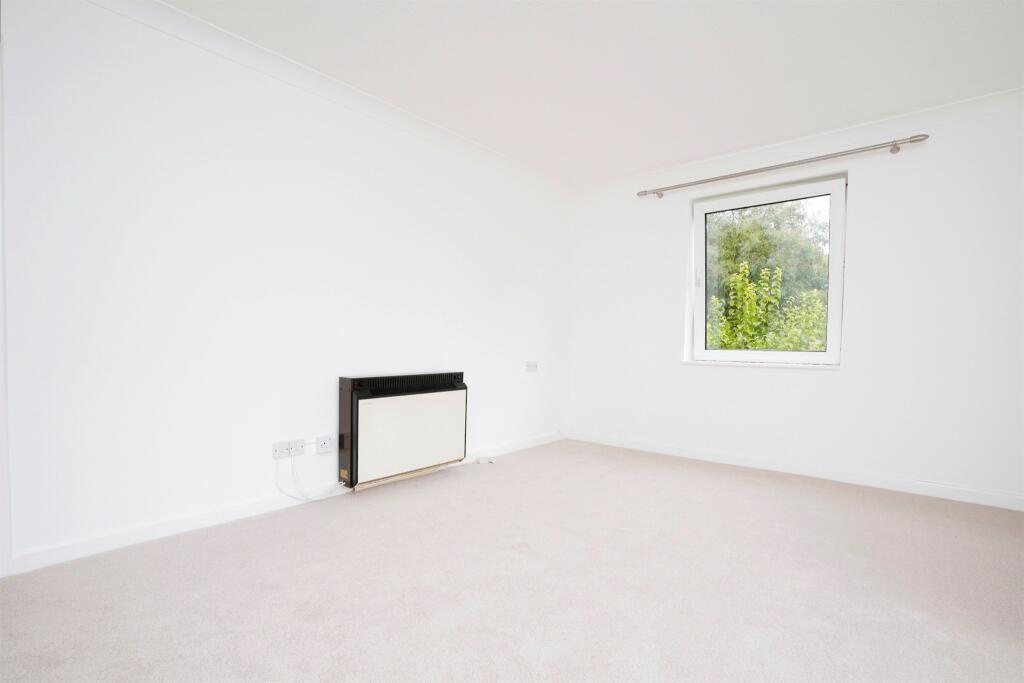 Additional image 9 of Roundwood Lane, HARPENDEN