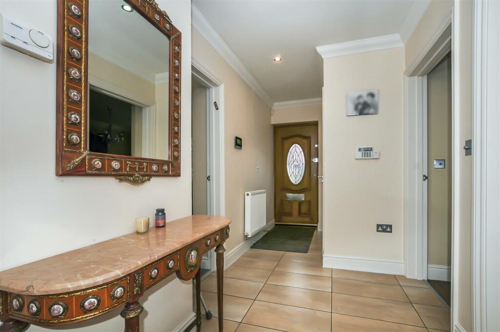 Additional image 18 of Jays Close, Bricket Wood, St. Albans