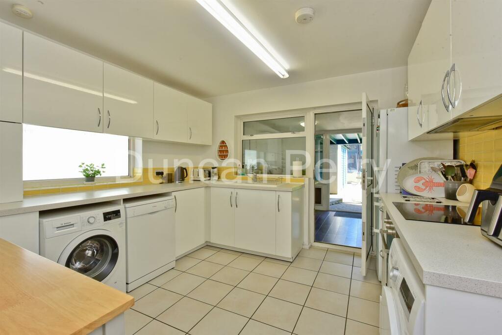 Additional image 20 of Oaklands Avenue, Brookmans Park