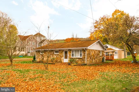 Primary image of 117 Walnut Street, Friendsville, MD 21531