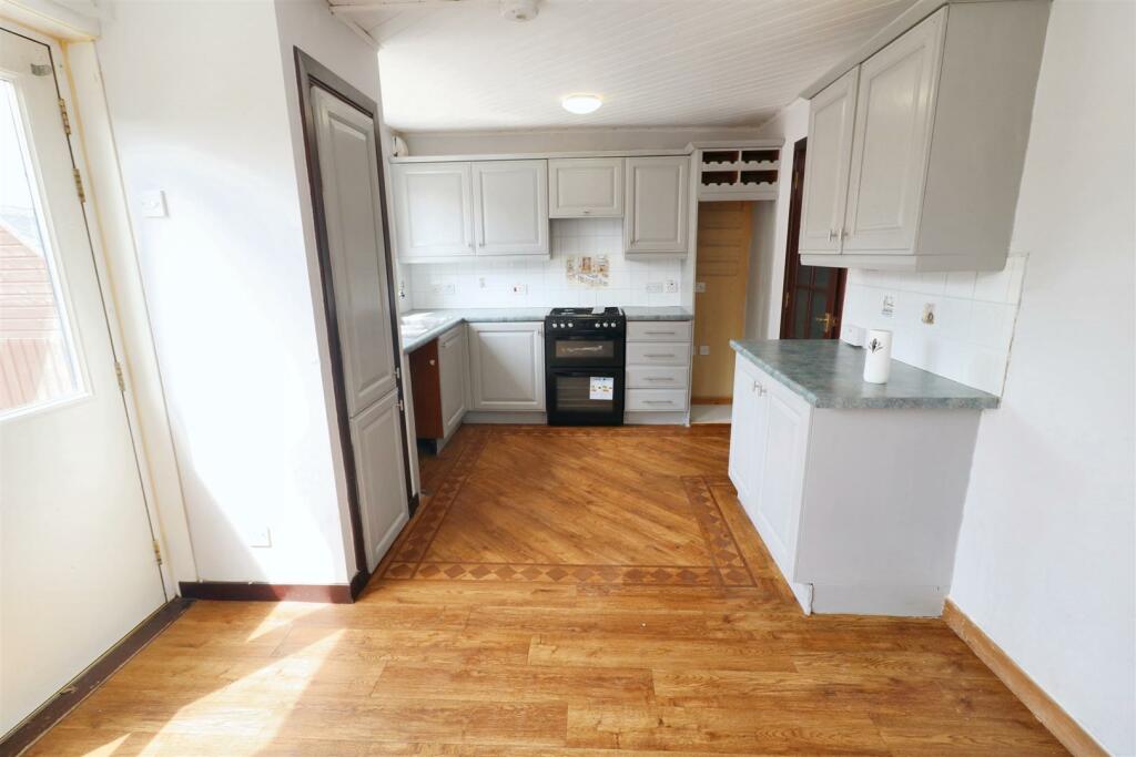 Additional image 4 of 75 Den Crescent, Keith