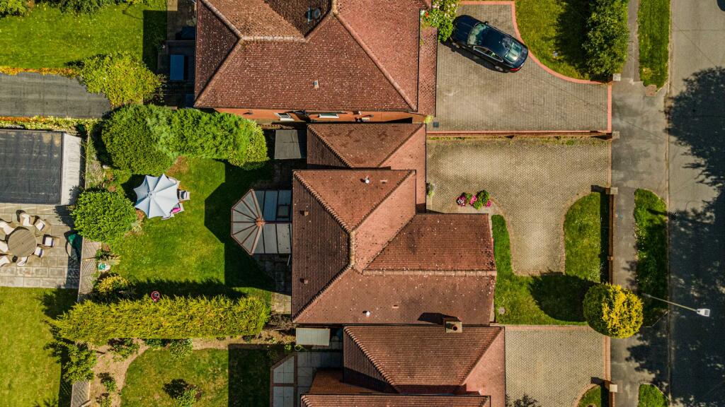 Additional image 8 of Laburnum Grove, Chiswell Green, AL2