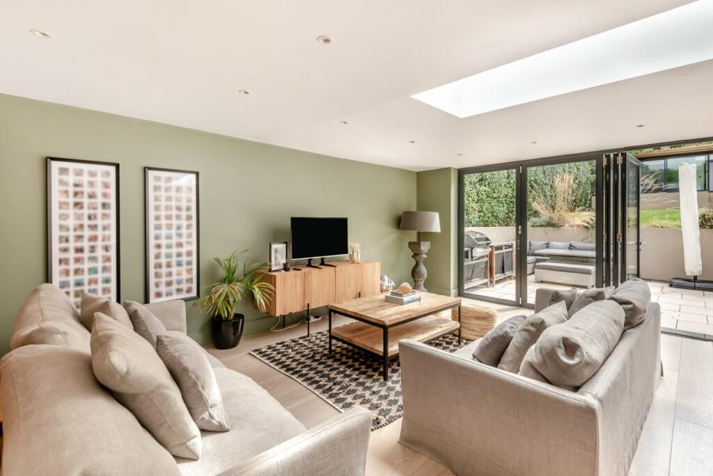 Additional image 11 of Batchwood Drive, St. Albans, Hertfordshire