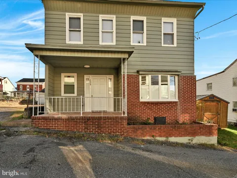 Primary image of 539 School Street, Minersville, PA 17954