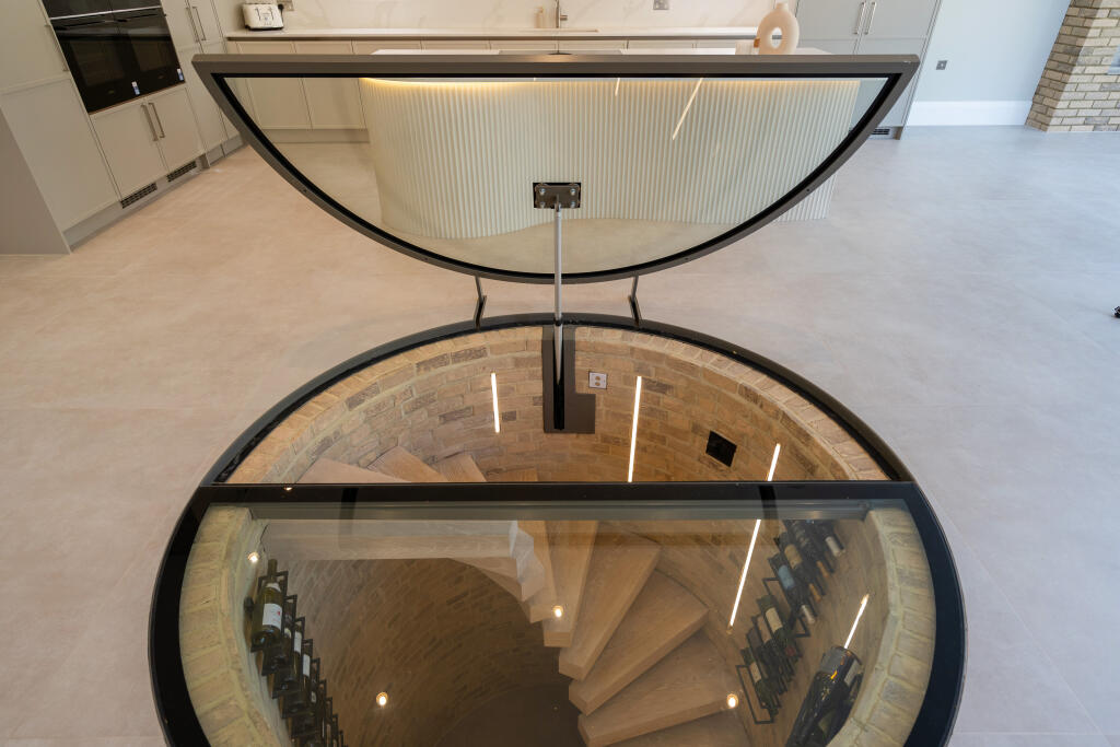 Additional image 7 of Tithe Barn Close, St. Albans, AL1