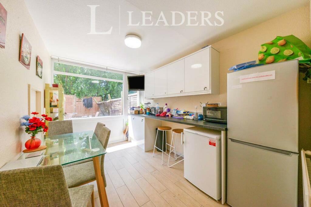 Additional image 2 of Wood Close