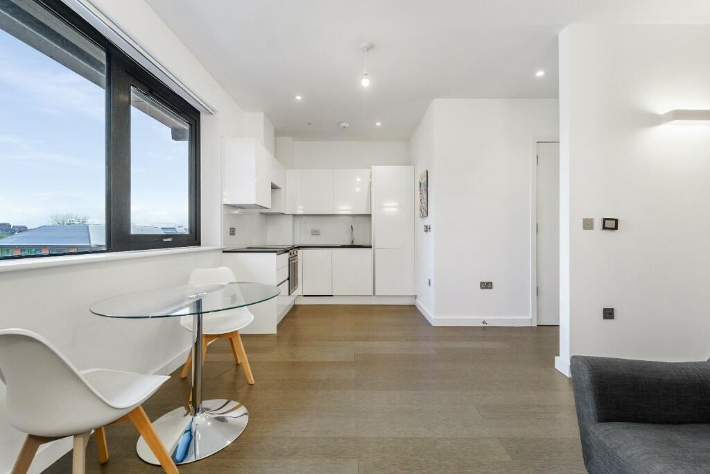 Additional image 5 of Flat 17, Abbott House, Everard Close, St. Albans, Hertfordshire, AL1