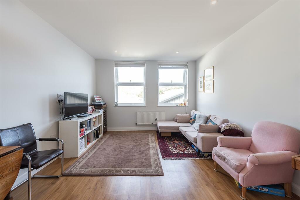 Additional image 4 of Woodland Court, Soothouse Spring, St Albans