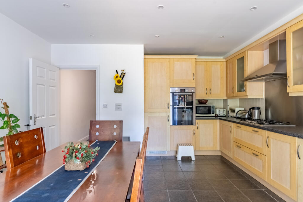 Additional image 3 of Azalea Close, Napsbury Park, St. Albans, Hertfordshire, AL2