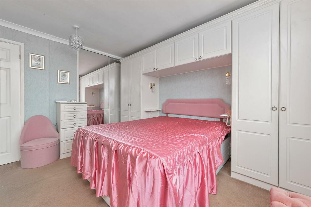 Additional image 10 of Swans Close, St. Albans