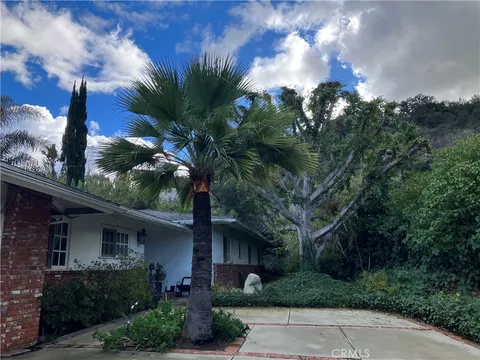 3004 Laurel Canyon Boulevard, Studio City, CA 91604