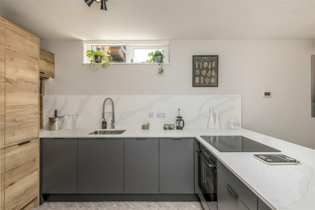 Additional image 9 of Potential to convert to a two bedroom apartment