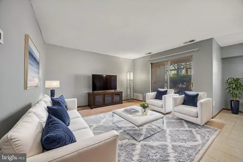 127 Meadowview Lane Unit 127, Mont Clare, PA 19453