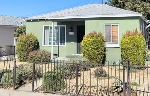 1227 E 75th Street, Los Angeles, CA 90001