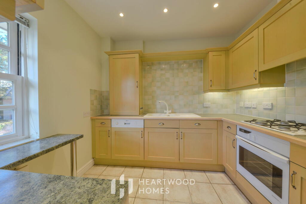 Additional image 2 of Town centre location