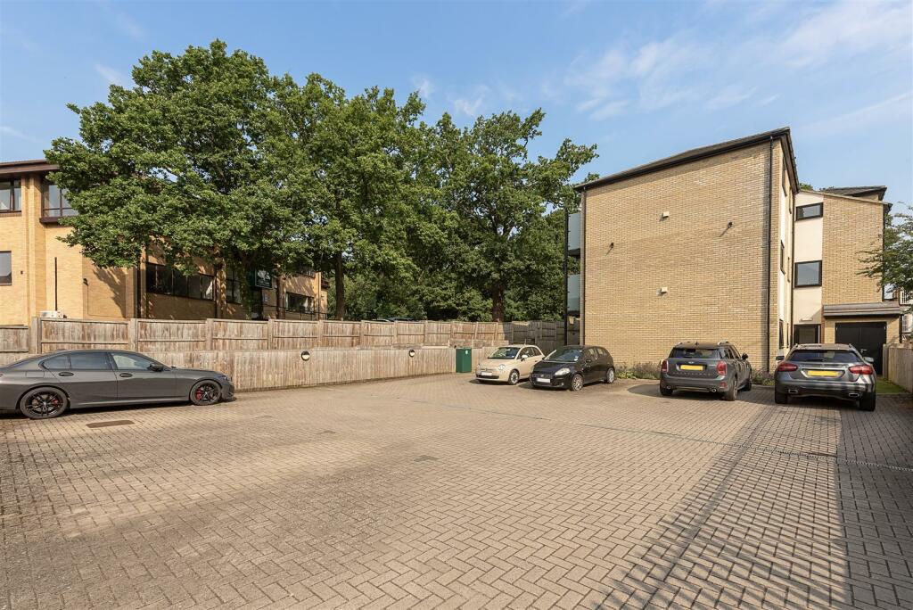 Additional image 18 of 15 Sandridge Park, St Albans