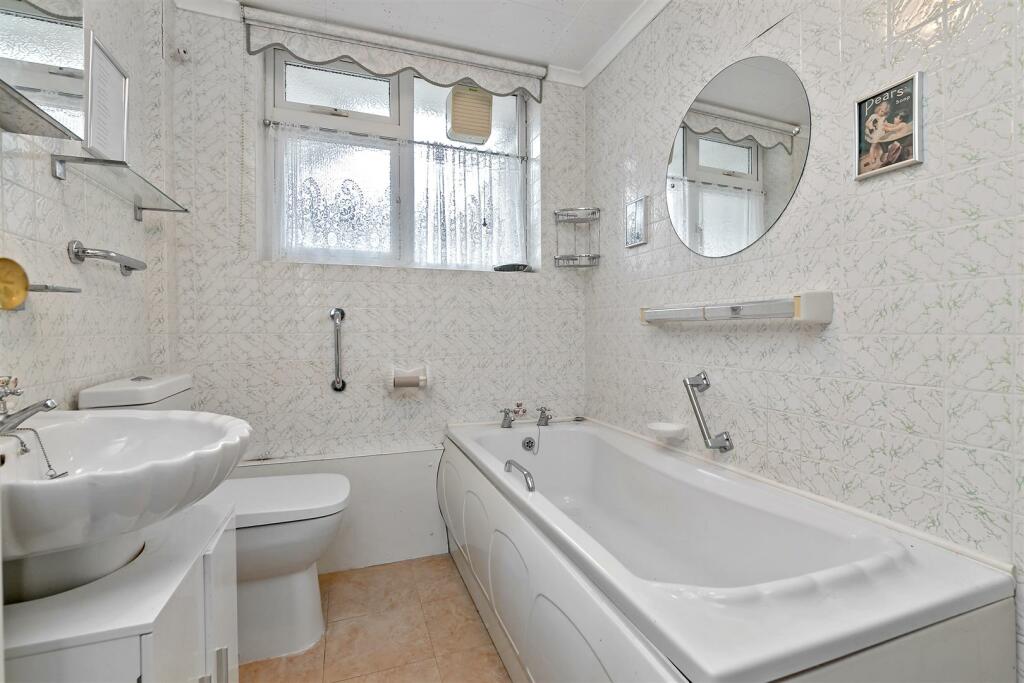 Additional image 7 of Swans Close, St. Albans