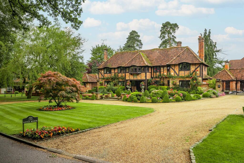 West Common Grove, Harpenden, Hertfordshire, AL5