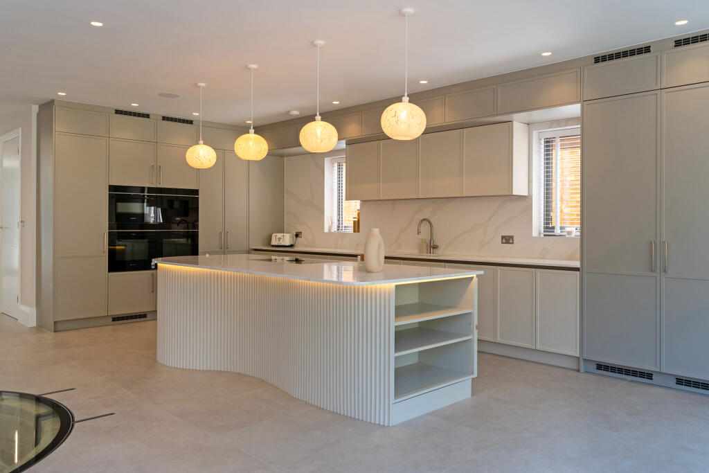 Additional image 5 of Tithe Barn Close, St. Albans, AL1