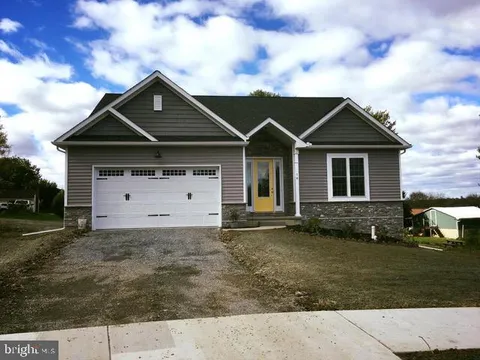 328 W Fritz Avenue, Quarryville, PA 17566