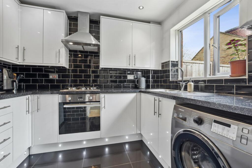 Additional image 8 of Bull Stag Green, Hatfield, AL9