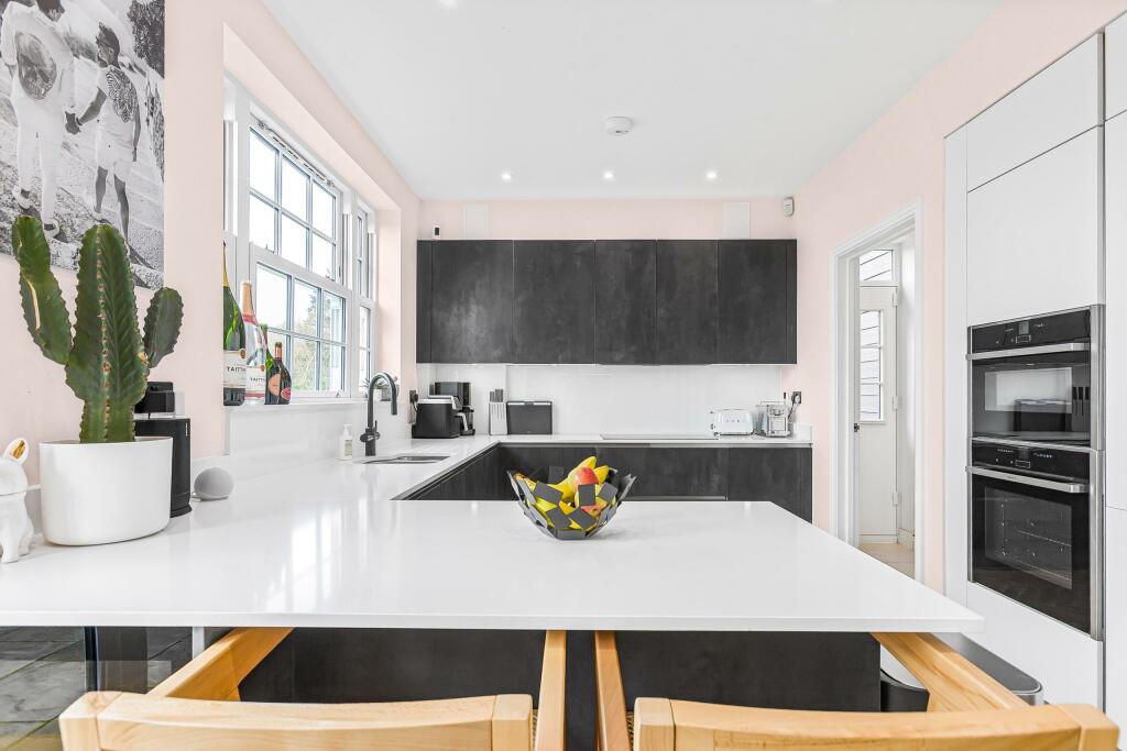 Additional image 48 of Lake View, Frogmore, AL2