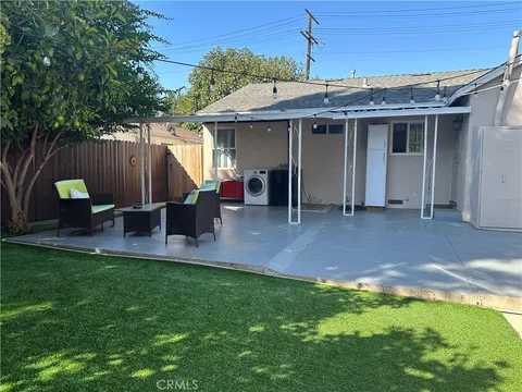 7326 Lindley Avenue, Reseda, CA 91335