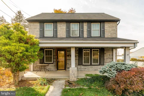 Primary image of 145 E Chestnut Street, Ephrata, PA 17522