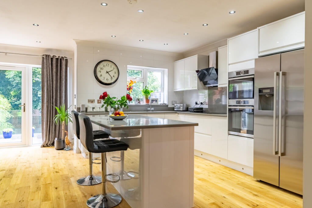 Additional image 4 of Mount Drive, Park Street, St. Albans, Hertfordshire, AL2