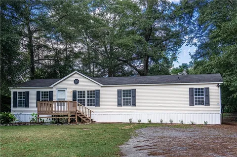 153 Lee Road 216, Phenix City, AL 36870