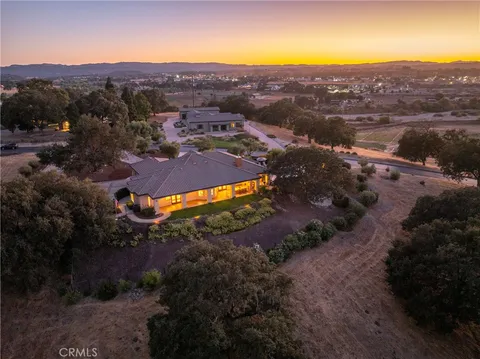 2174 Lake Ysabel Road, Templeton, CA 93465