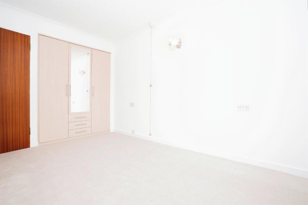 Additional image 10 of Roundwood Lane, HARPENDEN