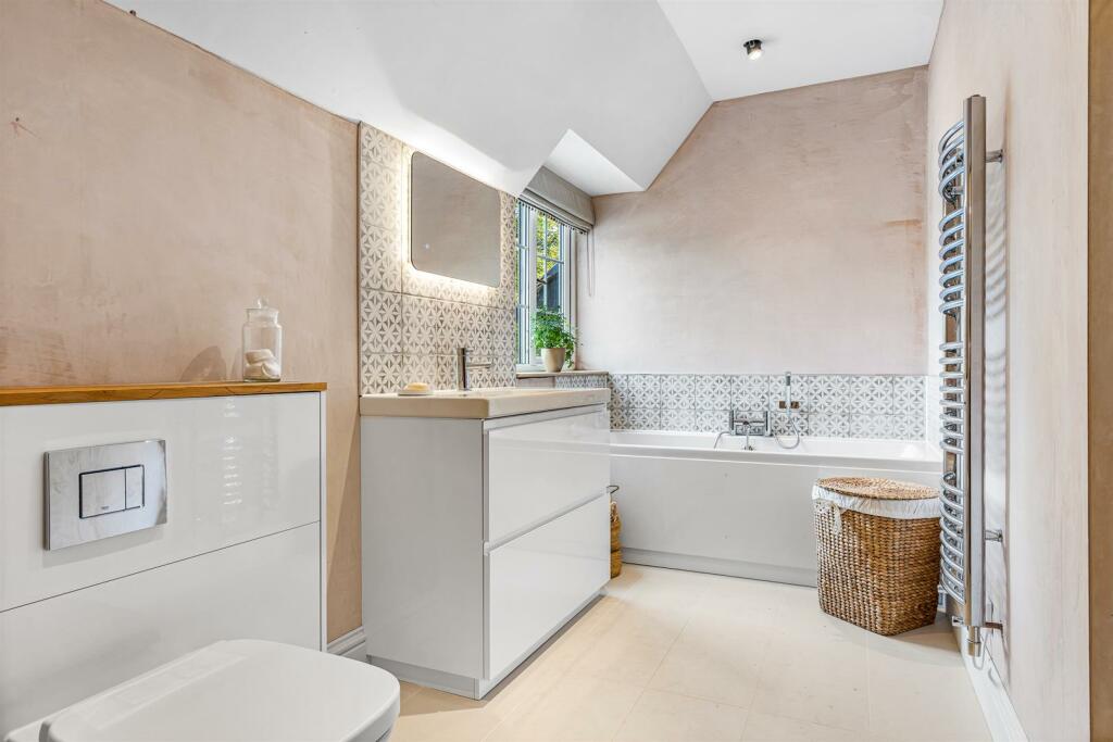 Additional image 17 of Pottersheath Road, Welwyn