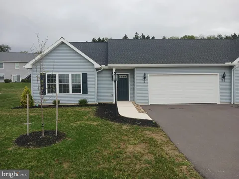 82 St Andrews Way, Selinsgrove, PA 17870