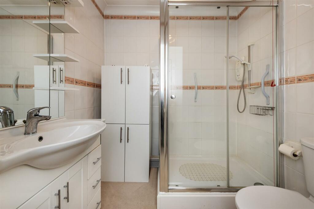 Additional image 6 of Roundwood Lane, Harpenden