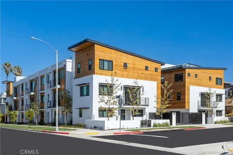 1569 Hi Point Street, Los Angeles, CA 90035