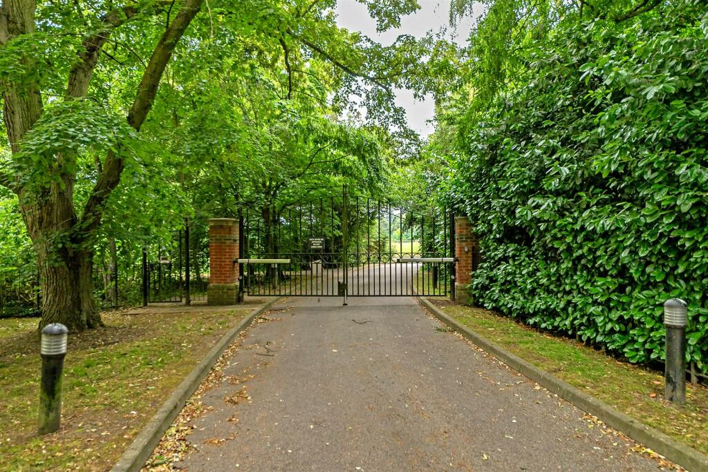 Additional image 16 of The Birches, 47 Azalea Close, St. Albans