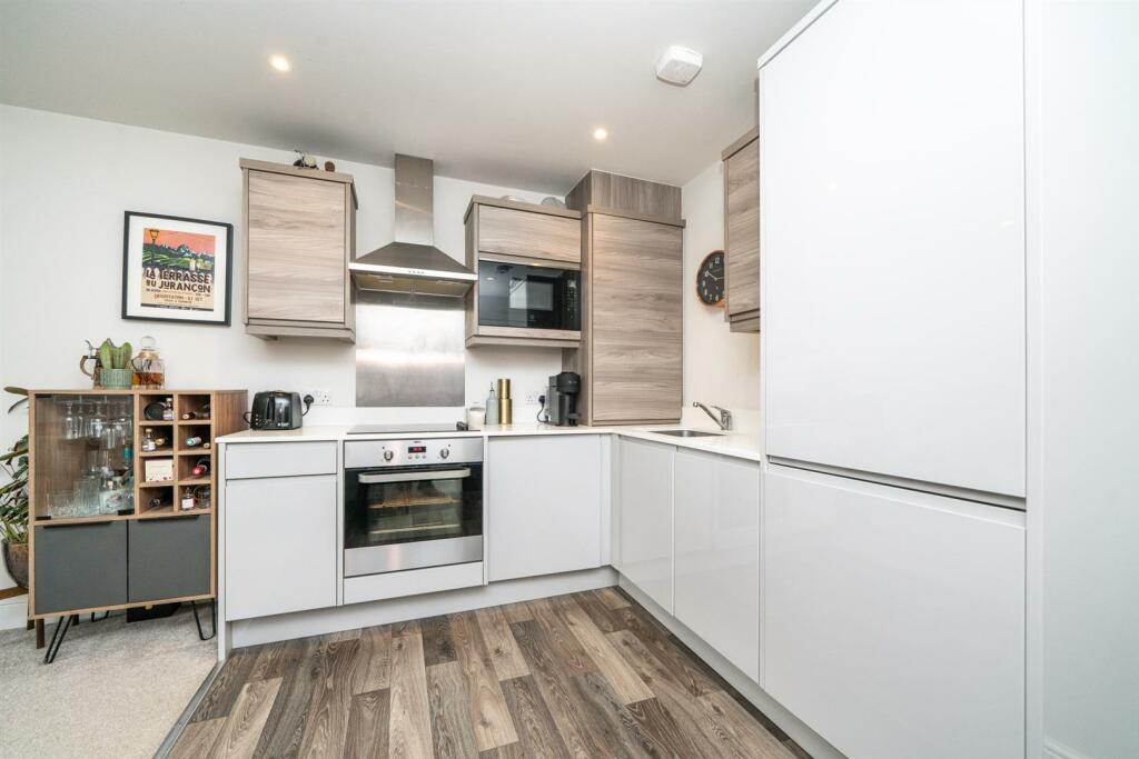 Additional image 3 of Woodland Court, Soothouse Spring, St. Albans