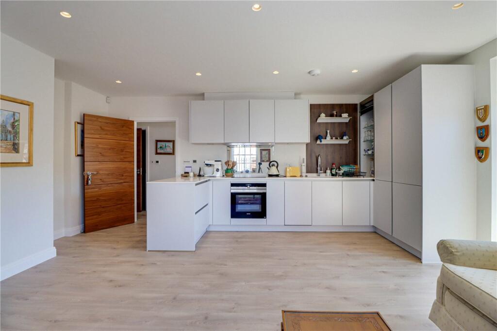 Additional image 3 of Thompsons Close, Harpenden, Hertfordshire, AL5