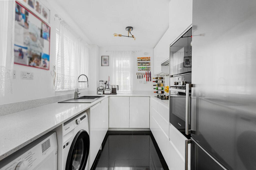 Additional image 6 of Vincenzo Close, Welham Green, AL9