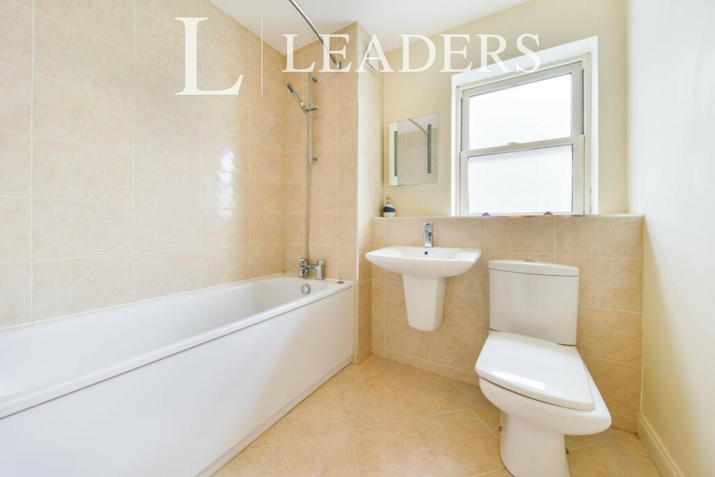 Additional image 6 of Stable Court