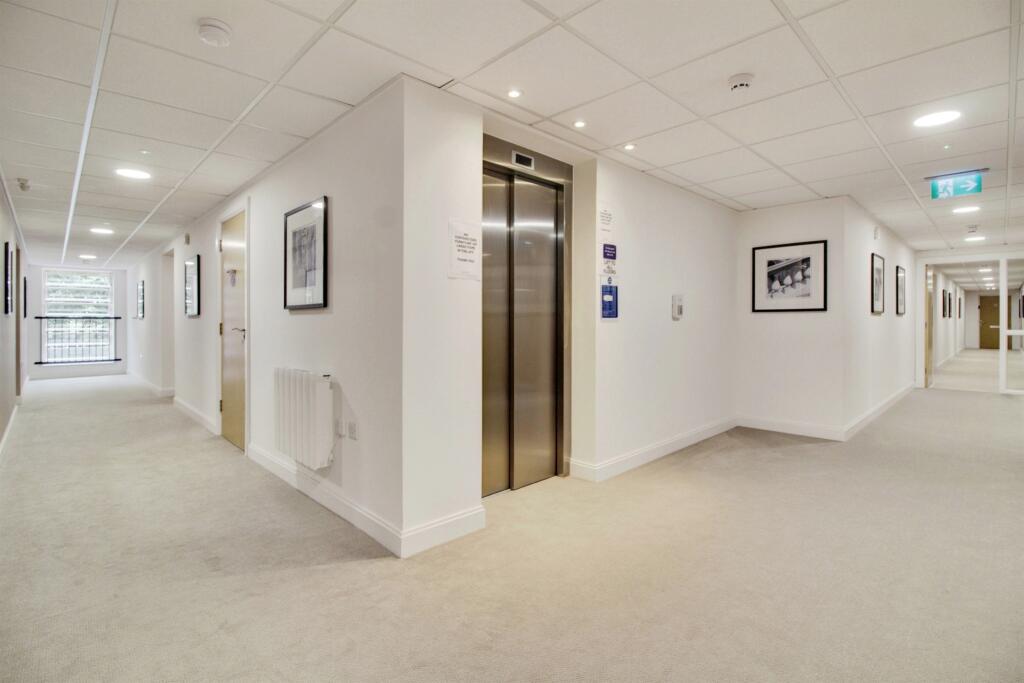 Additional image 13 of Great North Road, Hatfield